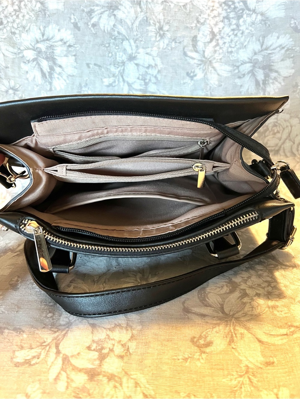 Edgy Chic Black Denver Hayes Studded Satchel Crossbody Handbag 🖤 - Picture 3 of 9